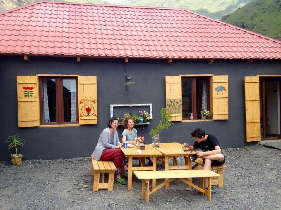 Sno House In Kazbeg Hotel Exterior foto
